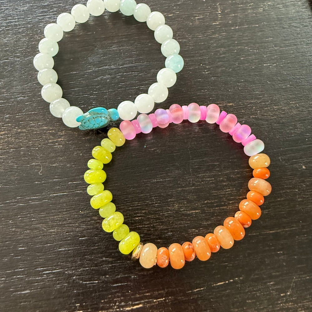 Set of 2 Beaded Stretch Bracelets Turquoise Turtle and Neon Gradient‎ Beads